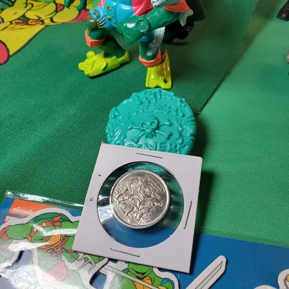 Vintage Teenage Mutant Ninja Turtles (TMNT) Action Figure & Merchandise Lot - Picture 4 of 17